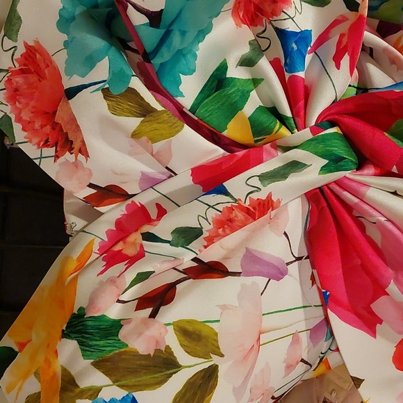 Floral dress - Picture 3 of 4